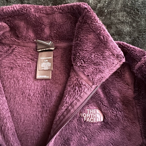 The North Face fuzzy jacket women’s - Picture 3 of 5